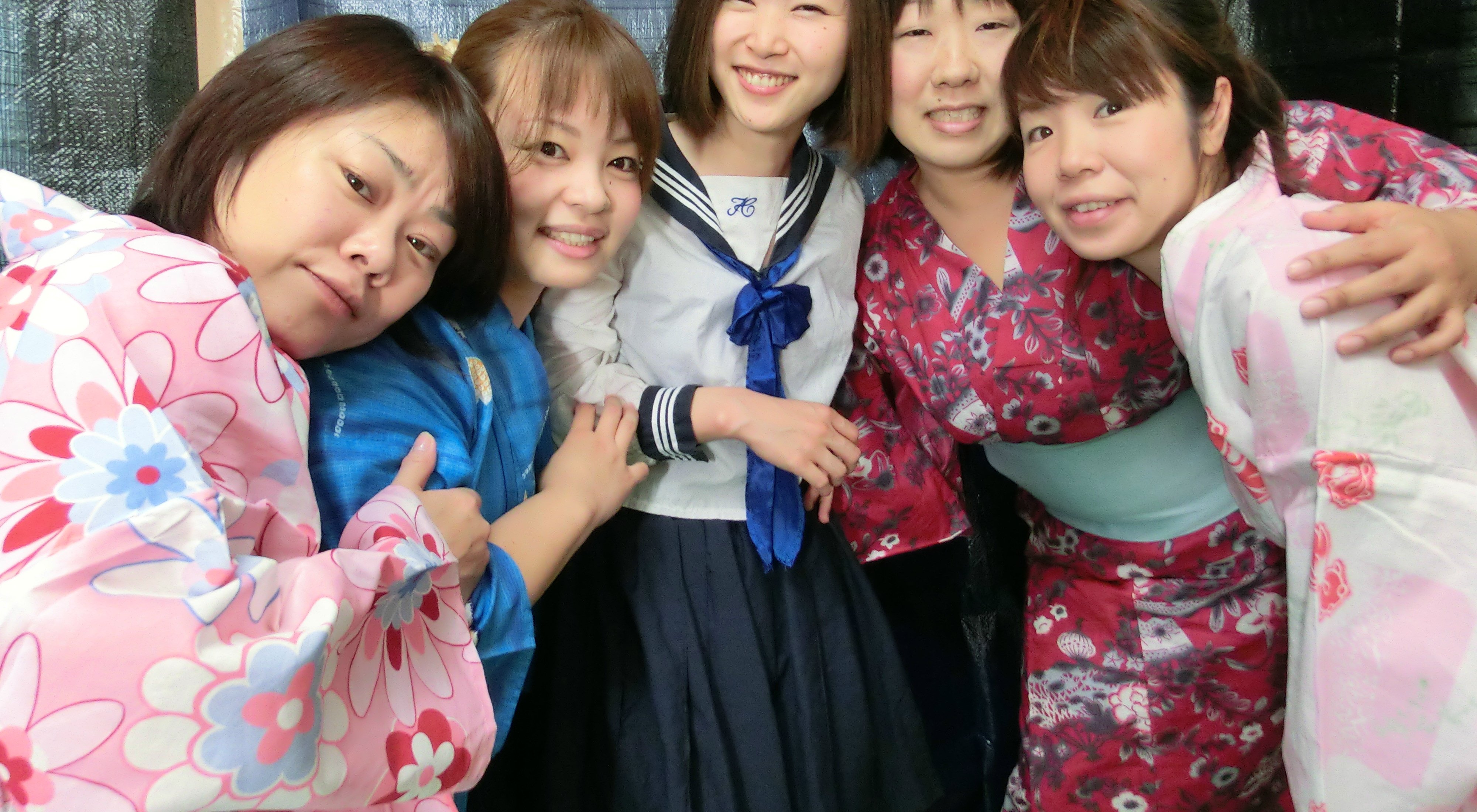 5-girls-in-osaka-messy-in-jap_main.jpg
